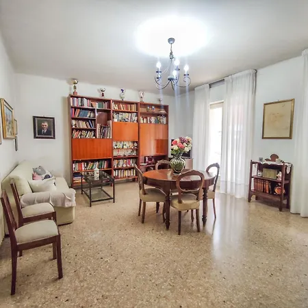 Ampio Quadrilocale Vicino Al Mare E Al Centro Appartamento